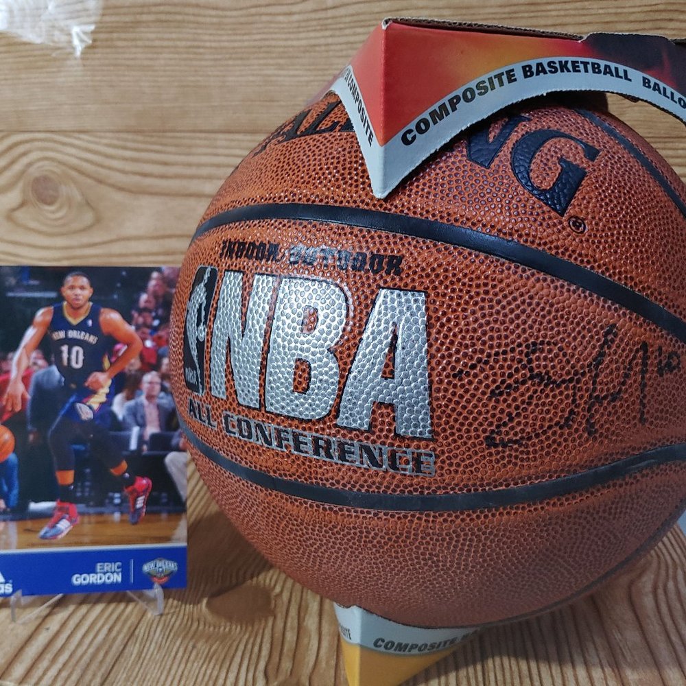 Eric Gordon signed NBA Spalding Basketball